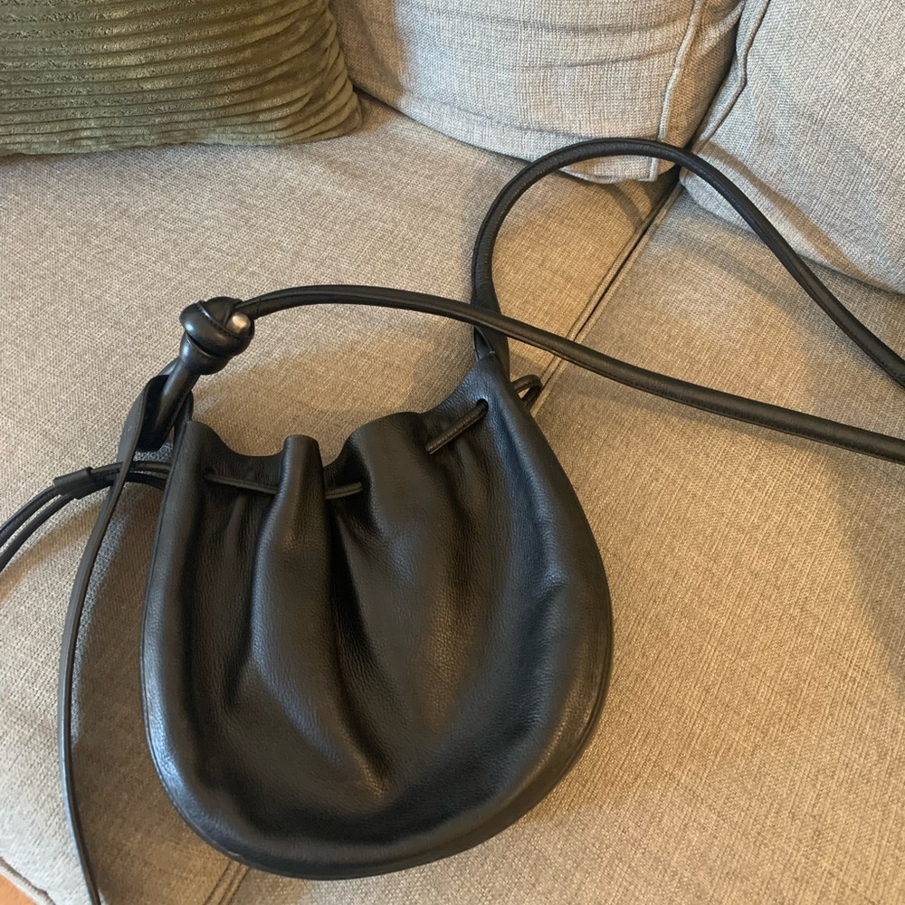 Black behno crossbody bag